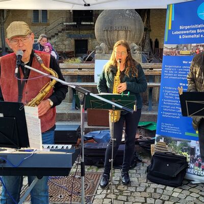 Bild vergr&ouml;&szlig;ern: Feierabendmarkt_Band-Rainbow(c)BI Lebenswertes-B�rdeland&Diemeltal