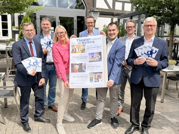 Bild vergr&ouml;&szlig;ern: 260610_Vorstellung-Theatersaison-2026-2027(c)Stadt-Warburg (10)