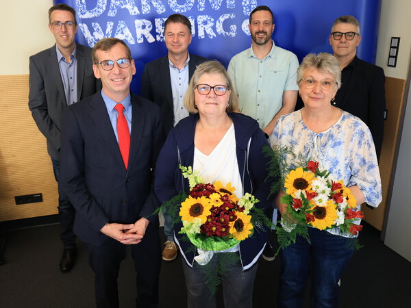 Bild vergr&ouml;&szlig;ern: 260701_Verabschiedung_Anna-Bl�meke&Beate-Scholz(c)Stadt-Warburg (7)