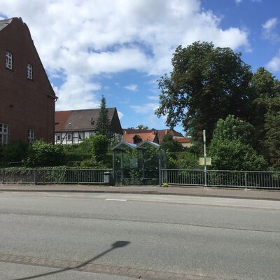 Baubeginn f&uuml;r barrierefreie Bushaltestelle Warburg-Post