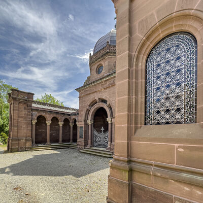Bild vergr&ouml;&szlig;ern: Mausoleum-Calenberg-au�en-2(c)Stadt-Warburg
